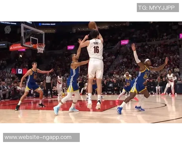 开拓者半场领先勇士16分杨瀚森表现平平库里贡献11分3篮板3助攻