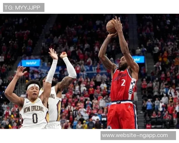 莱昂纳德全场表现出色19投11中砍下33分5篮板5助攻3抢断1盖帽正负值高达31